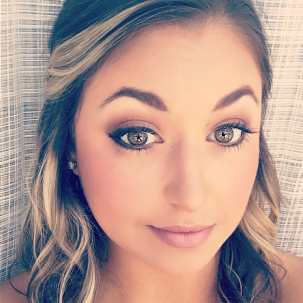 Meet your Posher, Caroline